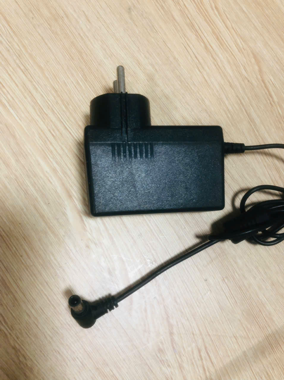 LG AC Adaptor – Model LCAP26B-E - Input 100–240V ~ 5060Hz, 1.1A - 19V ⎓ 2 (2)