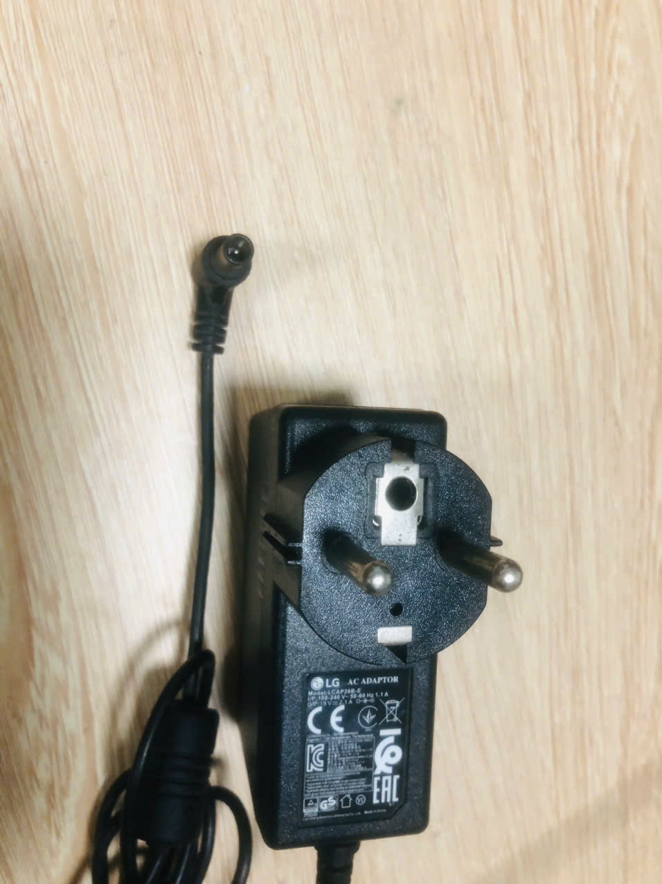 LG AC Adaptor – Model LCAP26B-E - Input 100–240V ~ 5060Hz, 1.1A - 19V ⎓ 2 (3)
